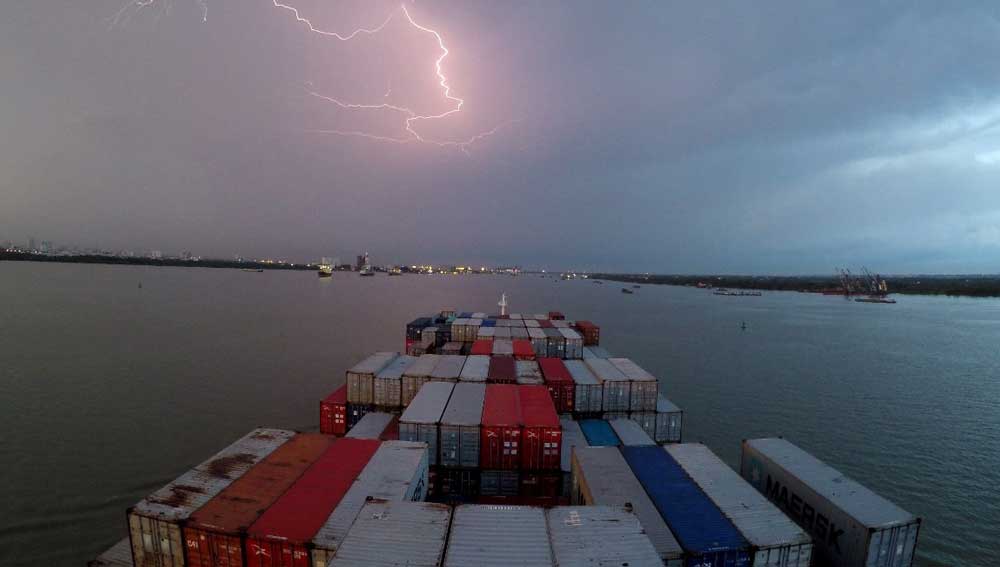 containership_off_vietnam_pedersen_torbjorn_2019_nautilus_photo_competition_web_news.jpg containership_off_vietnam_pedersen_torbjorn_2019_nautilus_photo_competition_web_news.jpg